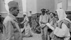 thekingofmoroccoleftmohammedvspeakingwithoneofhissubjectsin1957.jpg thekingofmoroccoleftmohammedvspeakingwithoneofhissubjectsin1957.jpg