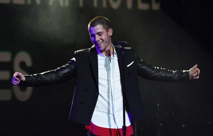 nick-jonas-in-concert-los-angeles-ca-1