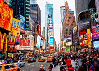 Dernière minute : Un véhicule fonce dans la foule à Times Square (New York), plusieurs blessés
