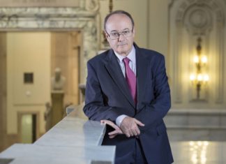 Wissam : Le Roi Mohammed décore le Gouverneur de la Banque d’Espagne