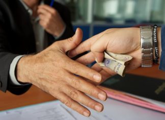 Corruption : Des dizaines de responsables poursuivis au Maroc…
