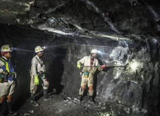 Afrique du Sud : Plus de 900 mineurs bloqués sous terre