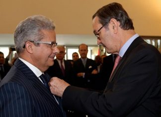 Distinction : Ahmed Laamoumri décoré par le Roi d’Espagne