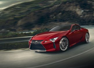 La marque japonaise Lexus marque son début à l’Auto-Expo