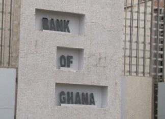 Ghana : La Banque centrale révoque les licences de 386 institutions de microfinance
