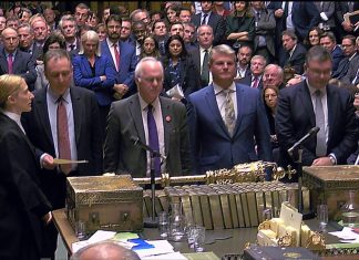 Grande Bretagne : Le Parlement rejette le calendrier serré du Brexit exigé par le gouvernement