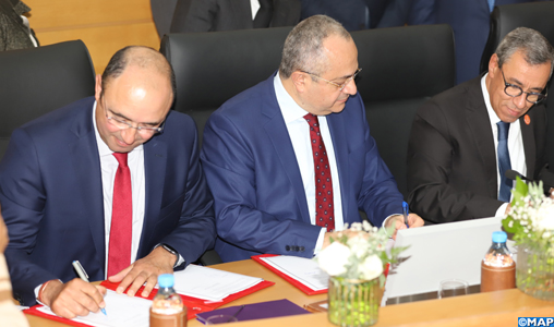 Signature d'une convention relative au Programme intégré "Intelaka" entre les banques et la Caisse Centrale de Garantie _SK/KC