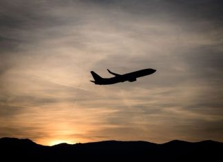 L’UE lève l’obligation du port du masque en avion
