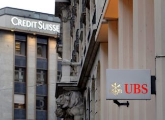 Les géants bancaires UBS et Crédit Suisse planchent sur « une mégafusion »