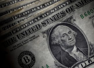 Le dollar à son plus bas depuis 18 mois