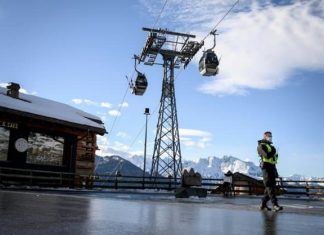 200 Britanniques en quarantaine dans une station de ski suisse prennent la fuite