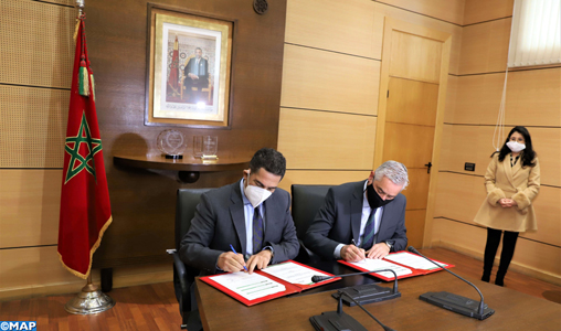 Signature d'une convention-cadre de partenariat entre le Ministère de lÉducation Nationale et l'Agence marocaine pour lefficacité énergétique (AMEE)