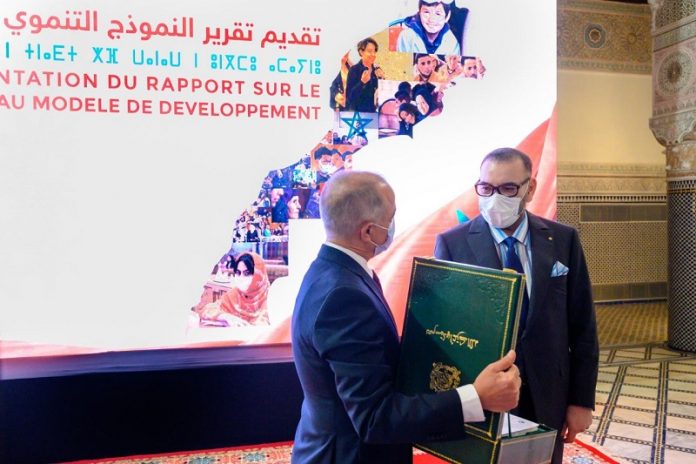 Le-rapport-presente-au-Roi-ce-mardi-25-mai-au-palais-royal-de-Fes