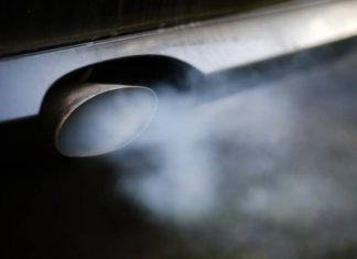 Pollution : Des plaintes déposées contre BMW et Daimler