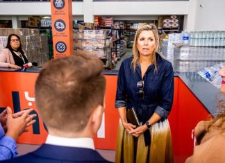 La reine Maxima visite le premier magasin physique de Chari.ma