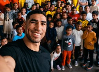 Achraf Hakimi fait la joie d’enfants à Casablanca