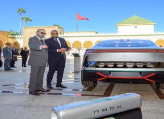 Neo Motors et NamX, les premiers véhicules marocains de leur genre présentés au Roi