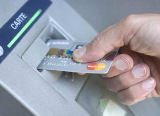 Cartes bancaires : le retrait en cash ne faiblit pas
