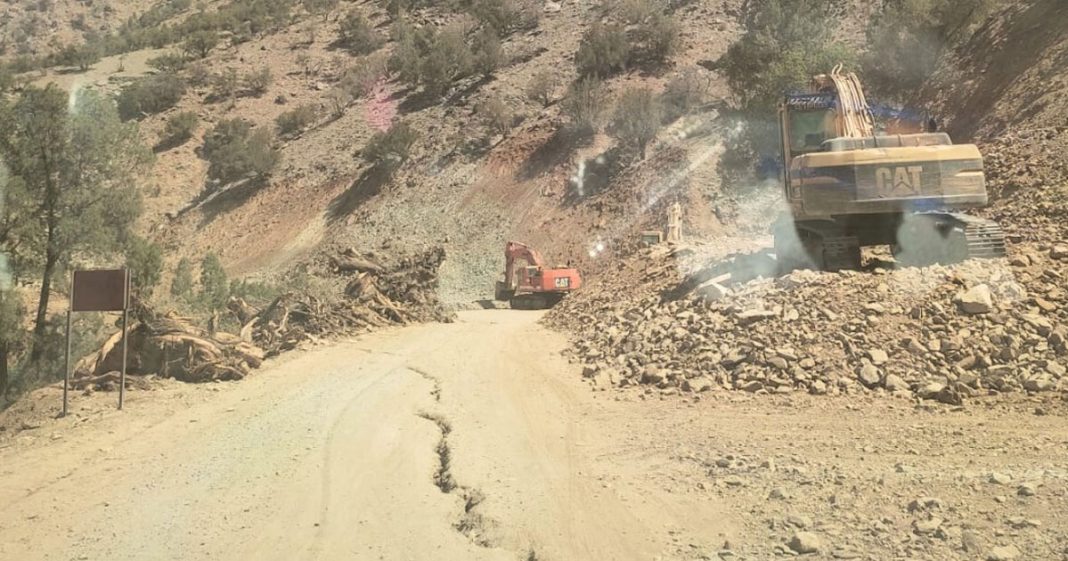 Seisme-dAl-Haouz-vastes-operations-de-degagement-des-routes-a-Taroudant