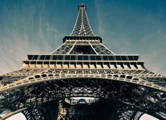 Séisme d’Al Haouz: en hommage, la Tour Eiffel éteinte à 23h