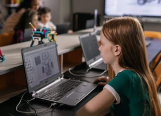 Intelligence artificielle à l’école. L’Unesco appelle à une réglementation urgente