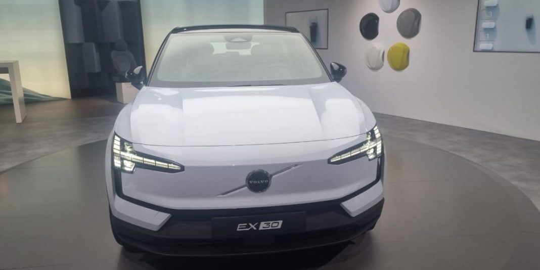 SUV EX30