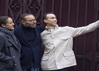 Le Roi Mohammed VI entouré de Moulay El Hassan et Lalla Khadija à Paris (PHOTOS)