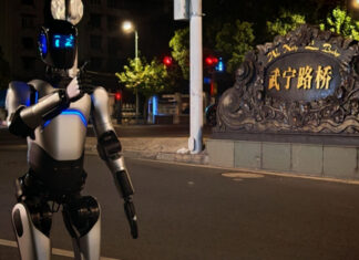 Un robot humanoïde chinois marche 3 jours sans arrêt, un record