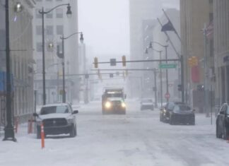Tempête hivernale aux États-Unis : plus de 700 000 foyers sans électricité et 13 500 vols annulés