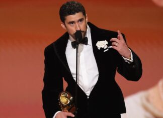 Un album en espagnol au sommet des Grammys, le message qui dérange Trump