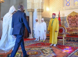 Sa Majesté le Roi reçoit à Rabat plusieurs ambassadeurs étrangers