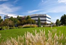 Micron signe des résultats historiques, dopé par l’explosion de la demande en puces mémoire pour l’IA