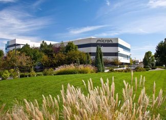 Micron signe des résultats historiques, dopé par l’explosion de la demande en puces mémoire pour l’IA