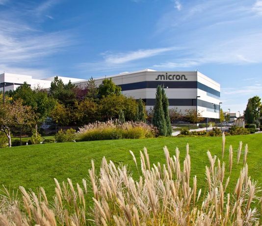 Micron signe des résultats historiques, dopé par l’explosion de la demande en puces mémoire pour l’IA